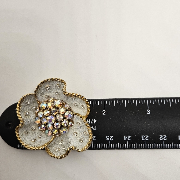 Flower Design Brooch Pin Auroro Borealis AB Crystals Rhinestones Enamel Gold